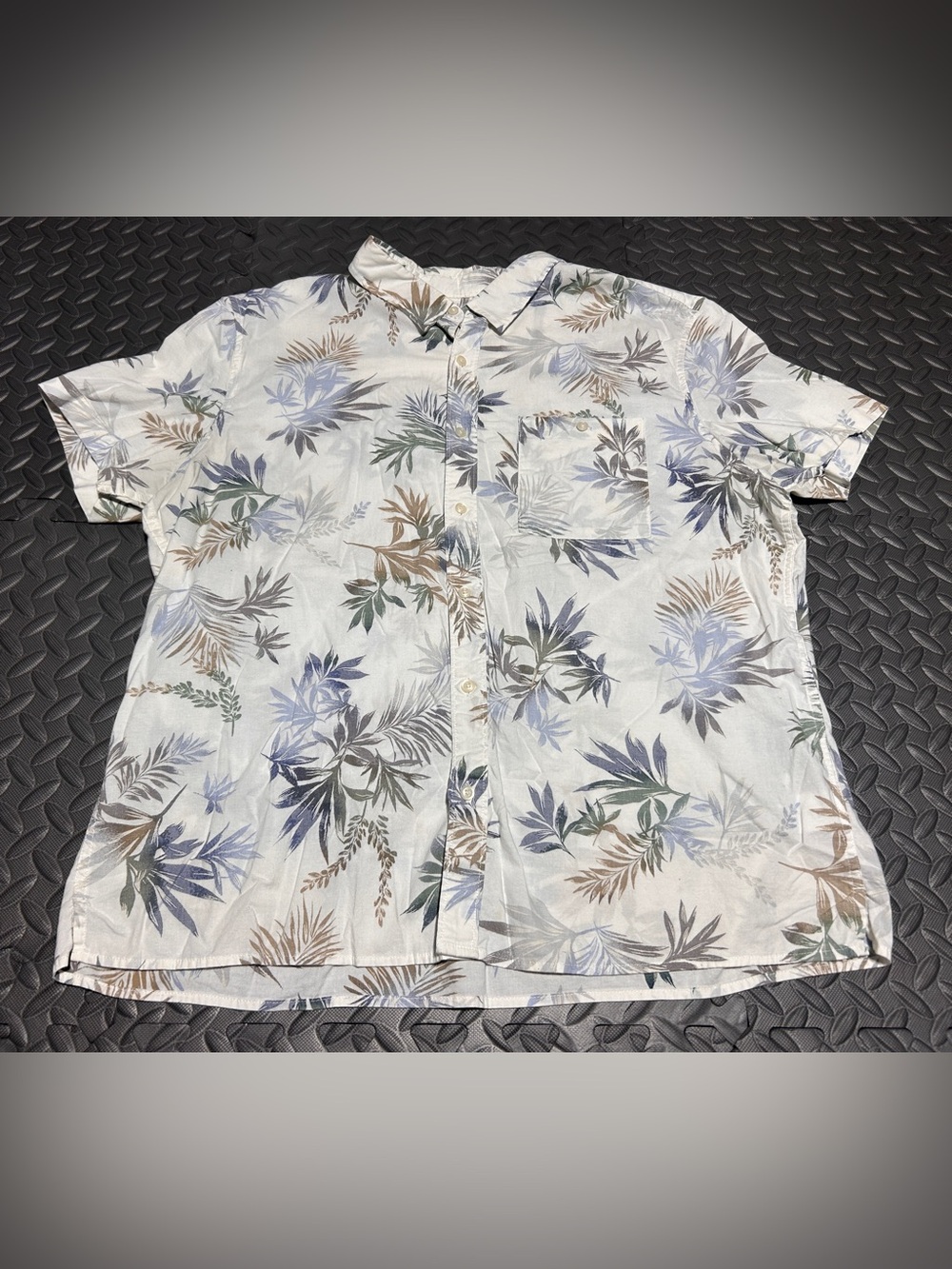 American Eagle Outfitters Men's Floral Print Button-Up Shirt